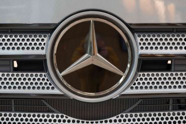 Daimler weist die Vorwürfe nach wie vor zurück. Foto: AFP/THOMAS KIENZLE