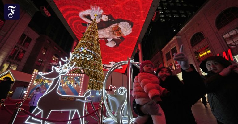 China bans Christmas as a "Western tradition"
