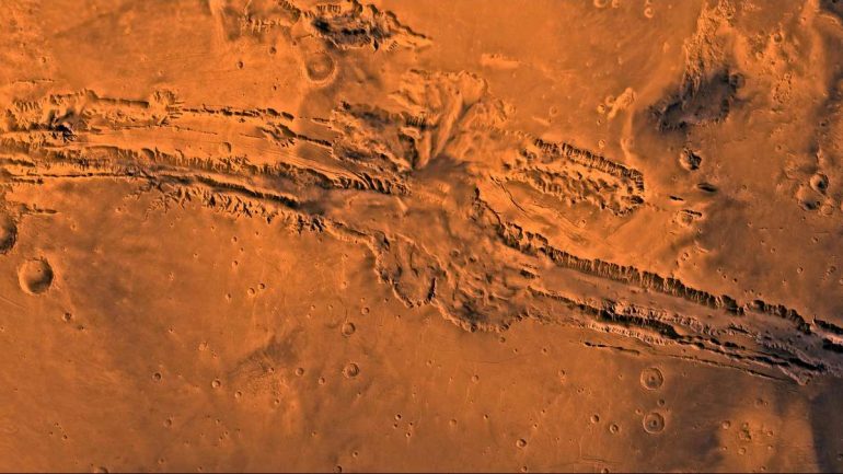 Mars: The Surprising Discovery Under the Red Planet's "Grand Canyon"