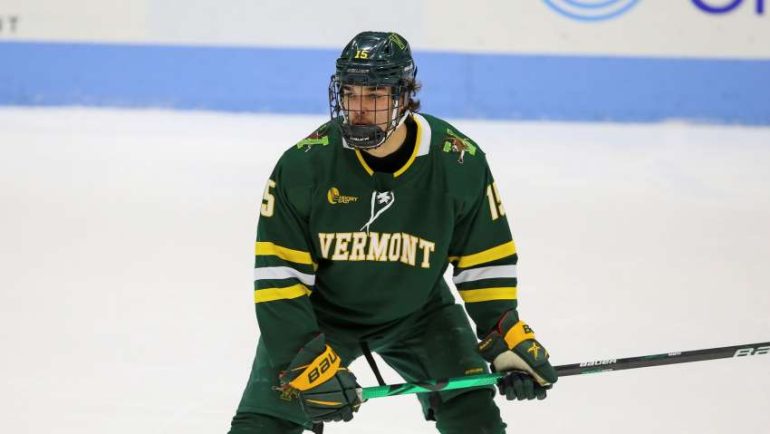 Luca Münzenberger spielt für die University of Vermont und stößt in Kanada zum deutschen Team. (Foto: dpa/picture alliance/ASSOCIATED PRESS)