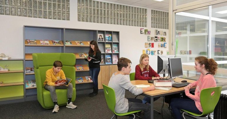 Petition: School children need library staff back