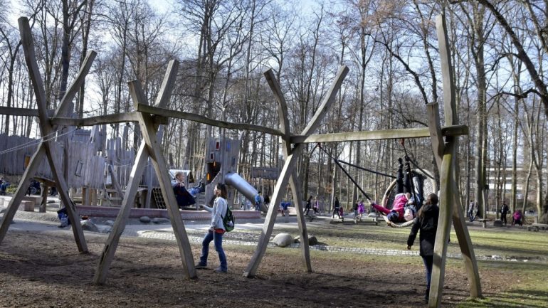 Playground Law for Erding - More space for children - Erding