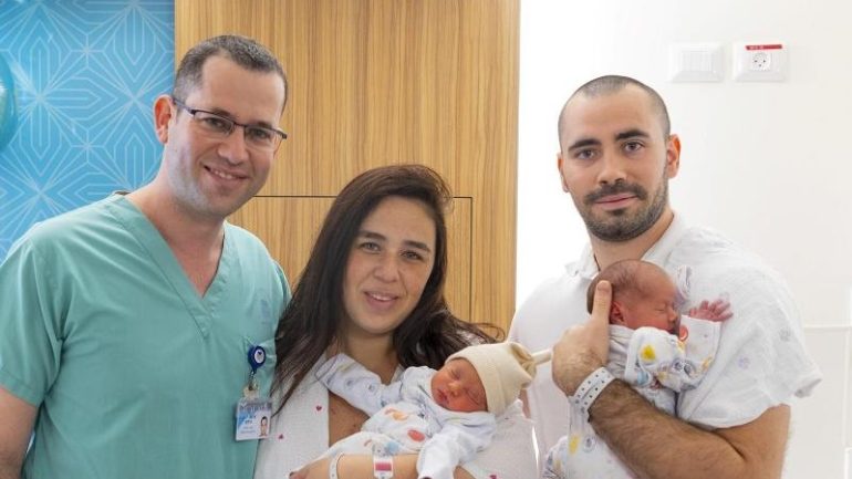 Science - Israeli with twins in two wombs - Knowledge