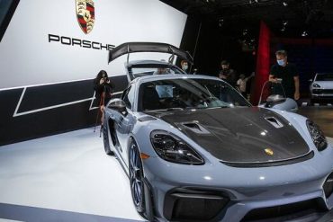 The owner is investigating the sale of family shares and wants to become a major Porsche shareholder.