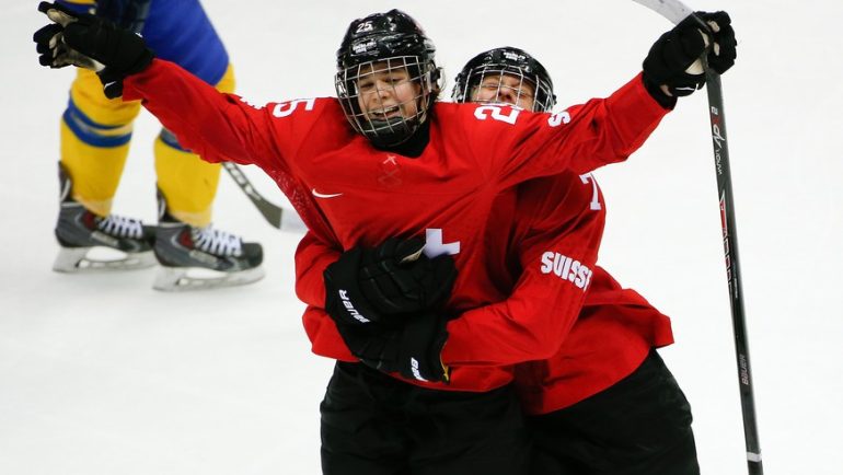 This women's hockey team plays in the Olympics