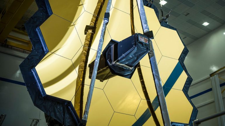 A delicate moment on the mission: The James Webb Space Telescope opens its screen