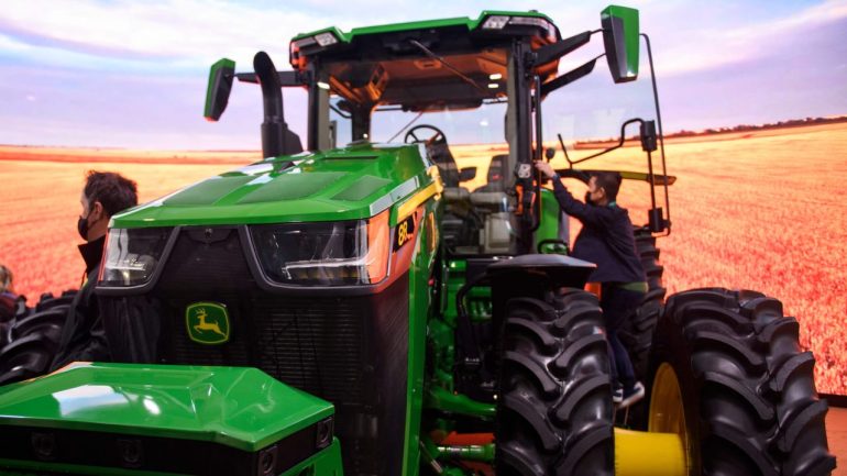 Revolution in the field - now even drive tractors without driver - Economy