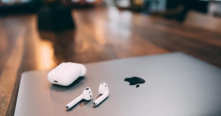 Apple Airpods & Co.  Fungal Infection in the Ear: How Dangerous Are In-Ear Headphones?