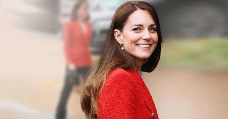 Hedgehog Kate: bright red tweed and golden Detail: she shines in Copenhagen