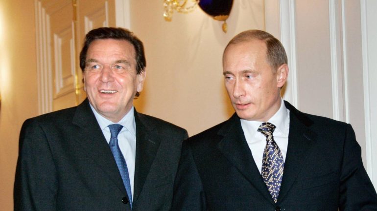 Putin Praises Former Chancellor Gerhard Schröder: He's A "Decent Man"