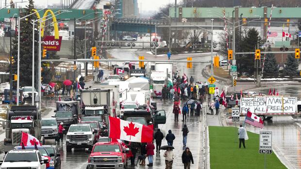 Truckers' protests in Canada take a toll on the economy - Ford suspends assembly plant work