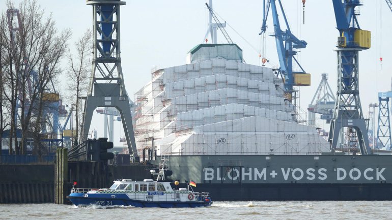 Ships owned by Russian billionaires fuel speculation