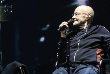 Standing ovation for Phil Collins at concert in Berlin