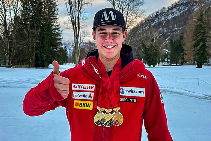 Allman was only allowed to wear three medals before the Junior World Championships.  Shortly before this, he had won two gold and one silver at the U21 Swiss Championship.