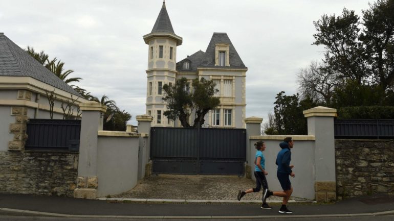 Biarritz: activists seize the villa of Putin's former son-in-law