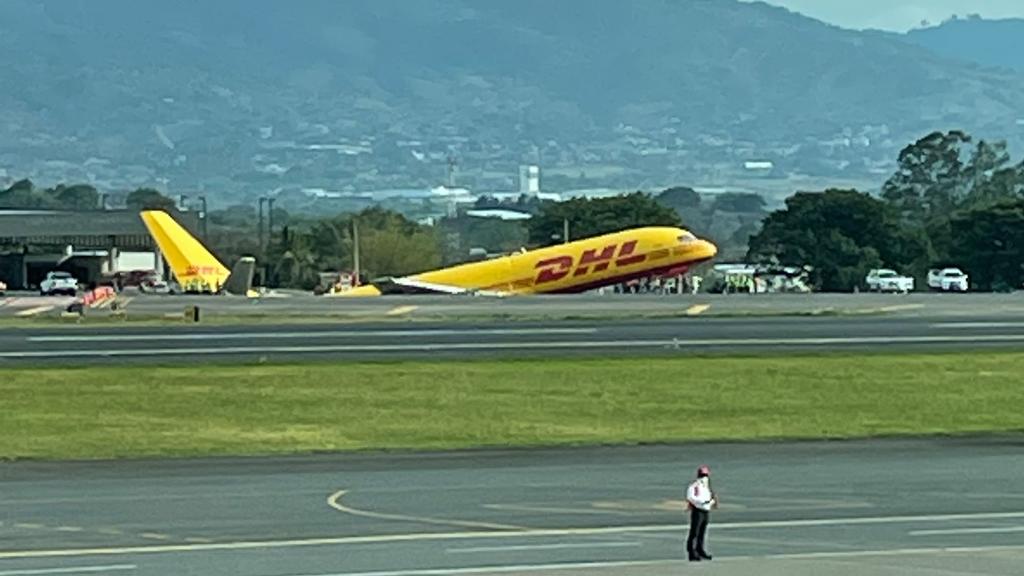 DHL plane emergency landing Costa Rica