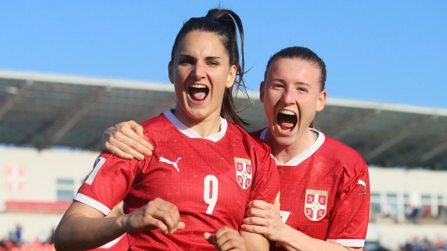 Defeat for DFB Women: Excellent on offense: Jovana Damjanovic (left) from FC Bayern In the World Cup qualifier against Germany twice, Allegra Poljak scored once.  Lee Schouler and Tabiya Wasmuth scored for DFB Women.
