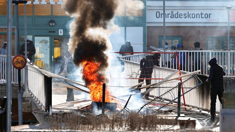 Injured after Ricochet: Situation escalates around Islamophobic rally in Sweden