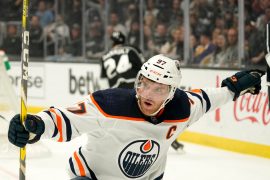 NHL: NHL: Dressitals Oilers claim vital victory