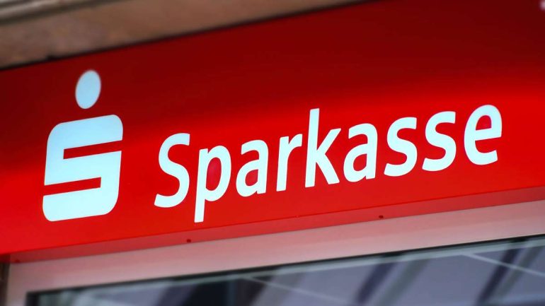 Sparkasse threatens to terminate customers' account due to negative interest rates