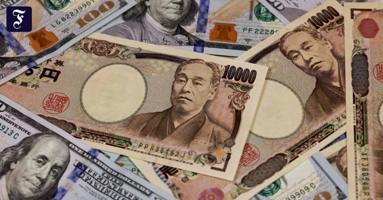 Yen at 20-year low against dollar