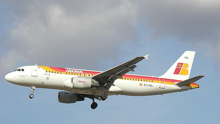 Iberia pilot abandons passengers because he is about to become a father
