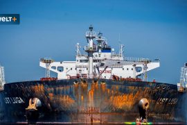 Despite EU sanctions: How Russia is still shipping its oil around the world