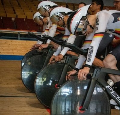 photo to text "German track aces return with ten medals from Canada"