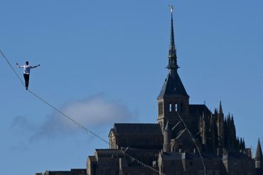 2.2 km at a height of 100 meters: French high wire artist breaks world record