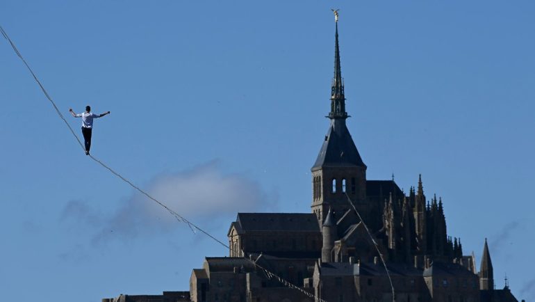 2.2 km at a height of 100 meters: French high wire artist breaks world record