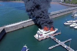After hours of fire: Boat sinks in port