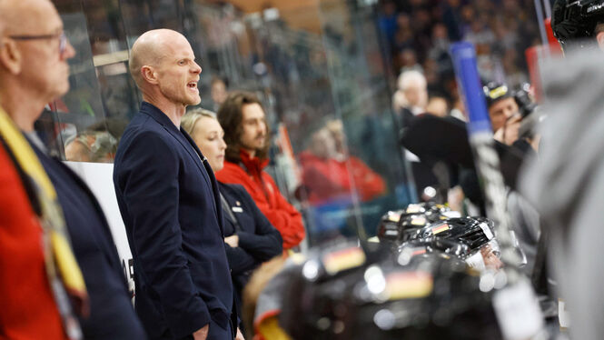 The head coach of the German national hockey team, Tony Söderholm, has extended his contract with the DEB, but has to give them a protracted World Cup.