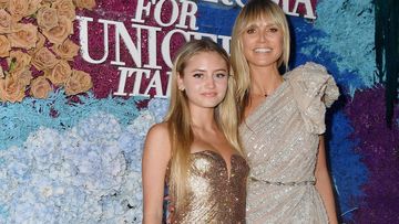 Lenny and Heidi Klum: Mother and daughter stand together in front of the camera for a GNTM shoot.