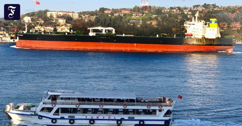 Revolutionary Guards arrests two Greek oil tankers