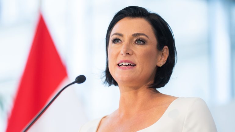 Surprising resignation: "Earthquake minister" in Austria