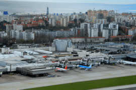 Das Terminal 1 am Flughafen Lissabon in Portugal.
