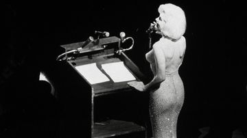Marilyn Monroe 1962: Here the Diva Sings "happy birthday mr president",