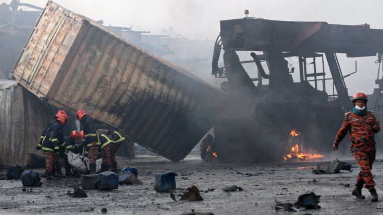 Container depot in Bangladesh: Many killed in massive fire