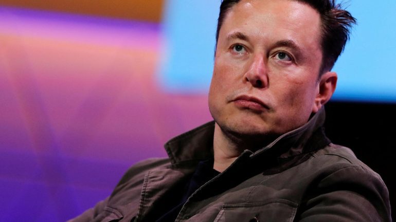 Musk talks employees – and threatens layoffs