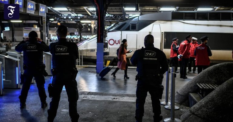 Police in France use tear gas against train customers