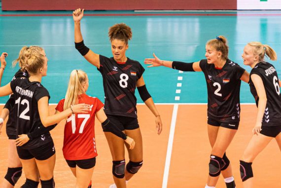 German volleyball players beat Canada 3-1