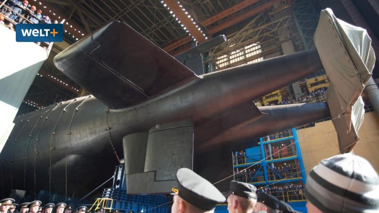 K-329 Belgorod: Russia put into operation the world's largest submarine