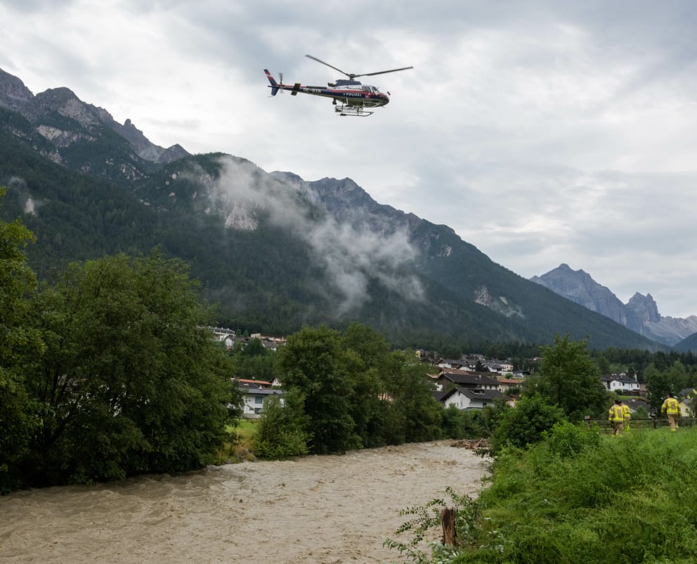 A rescue helicopter is operating in Stubaital