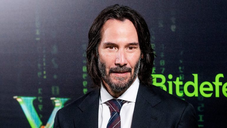 Exclusive airport meeting: Keanu Reeves allows himself to be questioned by a younger fan