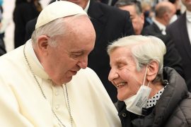 Pope on World Grandparents Day: "Getting Power From the Roots"