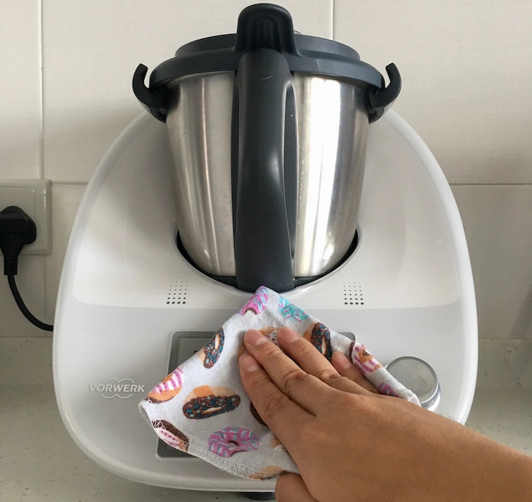 Clean the popular Worwork all-rounder Thermomix kitchen appliance with simple tricks and lifehacks