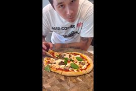 Brooklyn Beckham Makes Weird Pizza |  Entertainment
