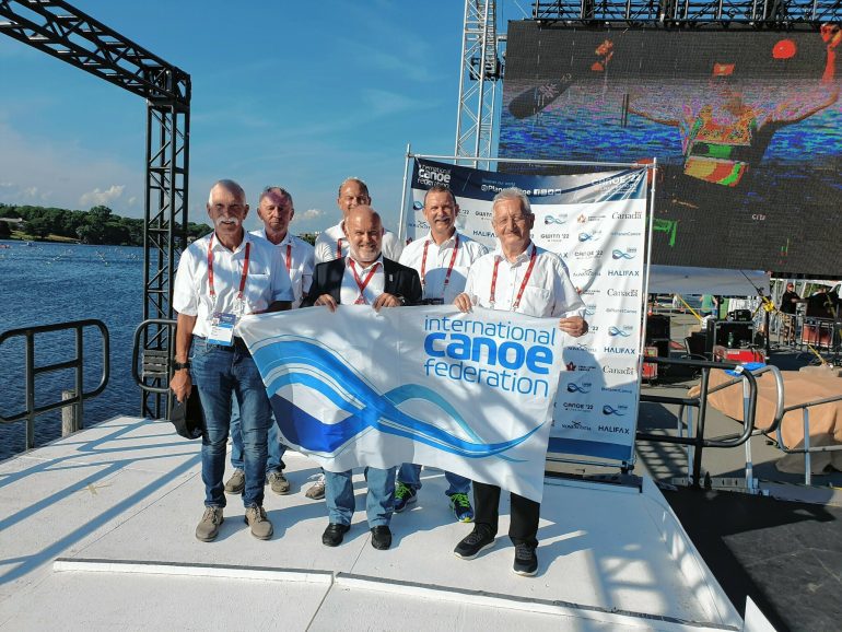 Canoe World Cup flag reached regatta course: Duesberg moment in Canada