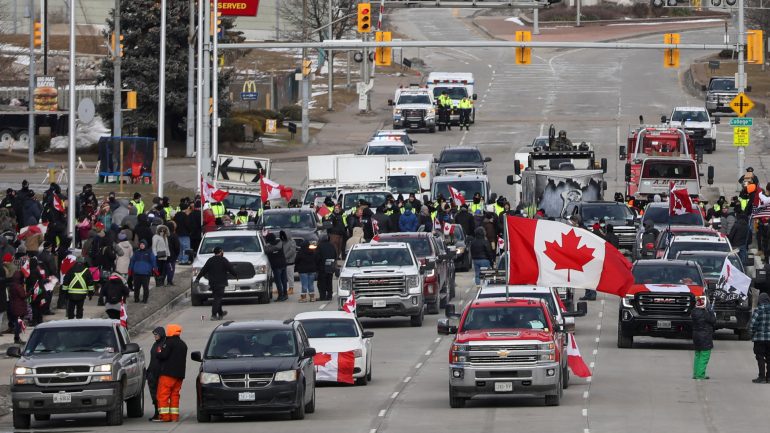 Truck driver protests in Canada: Bridge on US border blocked again