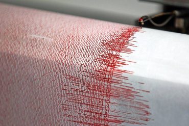 7.6 magnitude earthquake - tsunami warning
